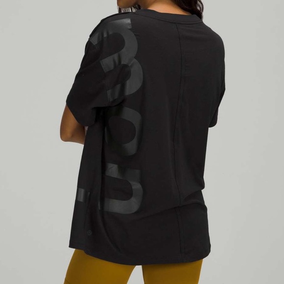 ❤️ Lululemon All Yours Boyfriend Graphic Tee Black NWOT - Picture 4 of 11